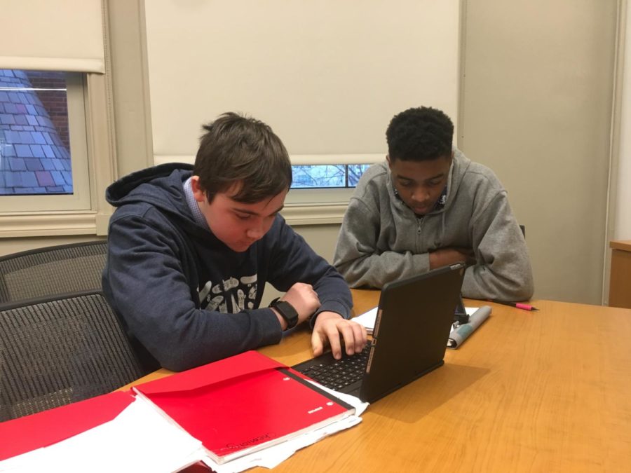 Sophomore Sam Humphreys and Junior Daimere Stewart prepare for midterm exams.