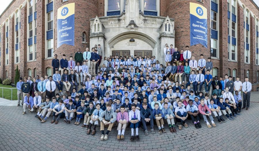 The class of 2023 during Freshman Orientation sit for the annual group photo.