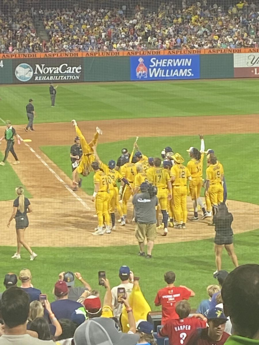 Savannah Bananas celebrate a win!